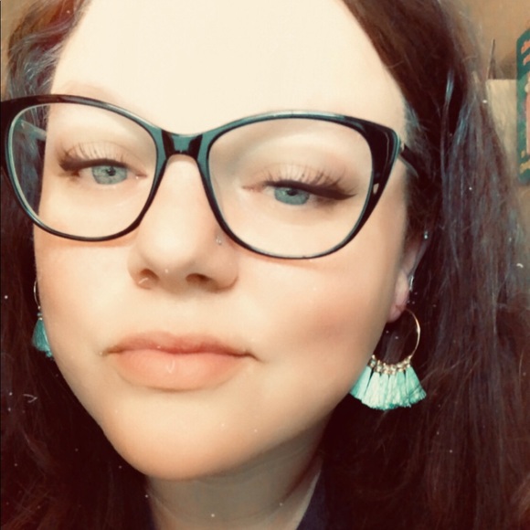 Meet your Posher, Kami - Picture 2 of 8